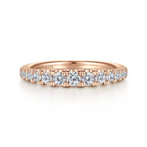 Gabriel & Co. AN15584K44JJ 14 karat rose gold Classic wedding band, front view of the graduated round diamonds peaking at the middle of the band