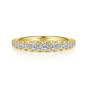 Gabriel & Co. AN15584Y44JJ 14 karat yellow gold Classic wedding band, front view of round diamonds tapering from a larger middle stone to tiny ones at each end