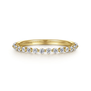Gabriel & Co. AN15746Y44JJ 14 karat yellow gold Classic anniversary band, front view of small round diamonds divided by tiny round beads along a smooth hoop