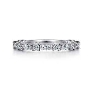 Gabriel & Co. AN15975W44JJ 14 karat white gold Classic anniversary band, front view of the band showing round stones alternating with elongated stones along the top