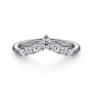 Gabriel & Co. AN16133W44JJ 14 karat white gold Contemporary anniversary band, front view of the pointed V with its largest round stone at the peak