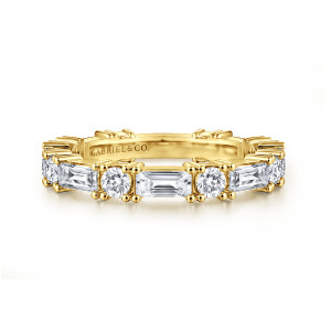 Gabriel & Co. AN16162Y44JJ 14 karat yellow gold Art Deco anniversary band, front view of a baguette flanked by two round diamonds between ball tipped prongs