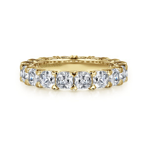 Gabriel & Co. AN16300-6Y44JJ 14 karat yellow gold Classic band, front view of rounded square stones with heart shaped prong tips between each pair