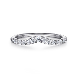 Gabriel & Co. AN16359W44JJ 14 karat white gold Contemporary anniversary band, front view of a soft peak in the outline with the largest round stone at its summit