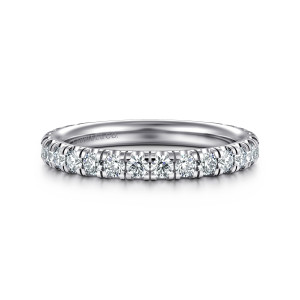 Gabriel & Co. AN16624W44JJ 14 karat white gold Classic wedding band, front view of evenly sized round stones divided by scalloped prongs along the outer face