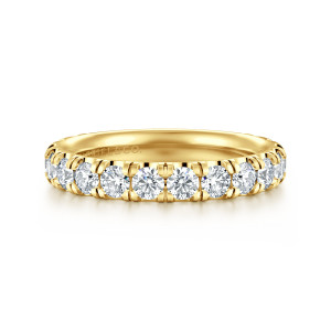 Gabriel & Co. AN16625Y44JJ 14 karat yellow gold Classic wedding band, front view of round diamonds set shoulder to shoulder above a smooth rounded inside wall