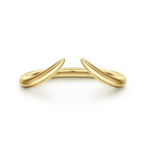 Gabriel & Co. AN16813Y4JJJ 14 karat yellow gold Contemporary anniversary band, front view of pointed tips rising on either side of a gap over a smooth shank