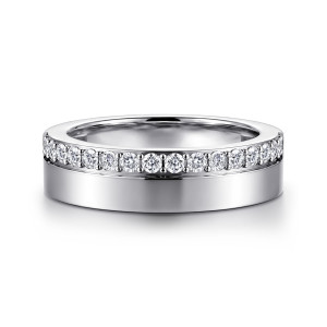 Gabriel & Co. AN16878W44JJ 14 karat white gold Contemporary cigar band, front view of the flat polished face beside a single edge row of round diamonds