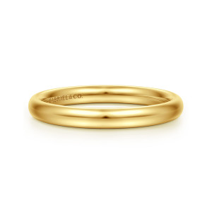 Gabriel & Co. AN17039Y4JJJ 14 karat yellow gold Contemporary wedding band, front view of the smooth domed outside and the rounded edges of a plain band