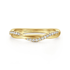 Gabriel & Co. AN17059Y44JJ 14 karat yellow gold Contemporary anniversary band, front view of the strands crossing near each end with the stones dipping in a low curve