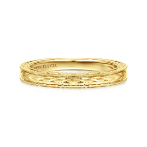 Gabriel & Co. AN17145Y4JJJ 14 karat yellow gold Classic anniversary band, front view of the engraved leaf pattern between two milgrain edges on a straight band