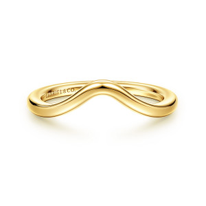 Gabriel & Co. AN17161Y4JJJ 14 karat yellow gold Classic anniversary band, front view of a plain smooth band bent into a soft V with a maker's mark inside