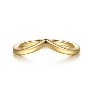 Gabriel & Co. AN17203Y4JJJ 14 karat yellow gold Classic anniversary band, front view of the pointed V peak with a single ridge and rounded arms sloping away