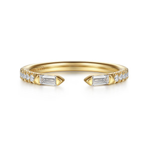 Gabriel & Co. AN17207Y44JJ 14 karat yellow gold Contemporary anniversary band, front view of a baguette stone and pointed metal tip at each end of the gap