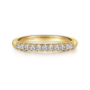 Gabriel & Co. AN6071Y44JJ 14 karat yellow gold Classic wedding band, front view of a short line of round diamonds in small prongs across the top of the band