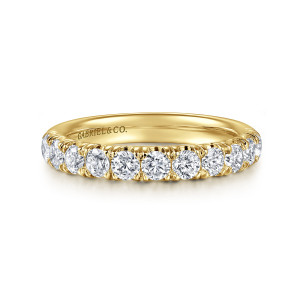 Gabriel & Co. AN6074Y44JJ 14 karat yellow gold Classic wedding band, front view of round stones sitting close together with pointed prong tips between them