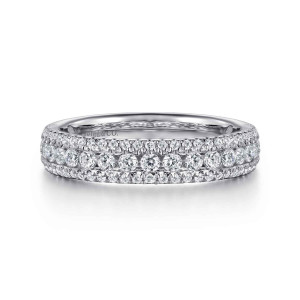 Gabriel & Co. AN7618PT4JJ platinum Contemporary anniversary band, front view of larger round stones down the middle with finer small stones along both edges