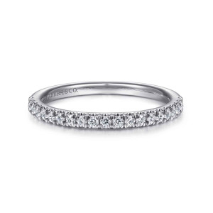 Gabriel & Co. AN7620PT4JJ platinum Classic wedding band, front view of a slim band with a line of very small round stones between tiny prongs