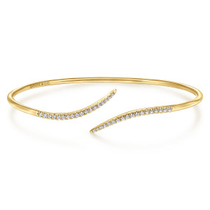 Gabriel & Co. BG3850-57Y45JJ 14 karat yellow gold Kaslique bangle, front view of the two pointed diamond-lined ends curving past each other on a smooth band