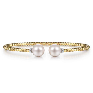Gabriel & Co. BG4247-57Y45PL 14 karat yellow gold Bujukan bangle, front view of the two round pearls facing each other with small diamond rings behind each one