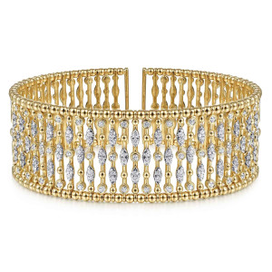 Gabriel & Co. BG4295-57Y45JJ 14 karat yellow gold Bujukan bangle, front view of the lattice face with oval diamond clusters between round bezel stones