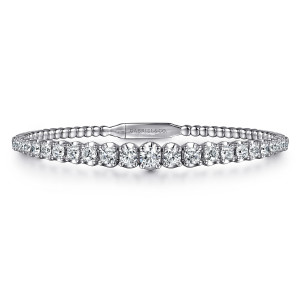 Gabriel & Co. BG4433-65W45JJ 14 karat white gold Lusso bangle, front view of the graduated diamonds peaking at the center with the flat engraved plate behind