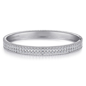 Gabriel & Co. BG4434-62W45JJ 14 karat white gold Bujukan bangle, front view of the lattice of round stones between two beaded rims