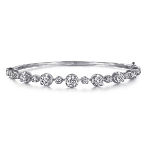 Gabriel & Co. BG4469-65W84JJ 18 karat white gold Lusso bangle, front view of the graduated round stones, larger cupped ones alternating with smaller prong set ones