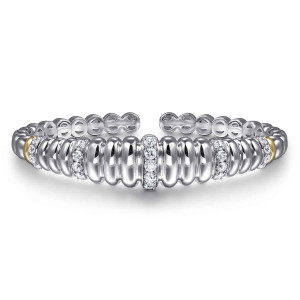 Gabriel & Co. BG5093-57MZJWS sterling silver and 14 karat yellow gold Bujukan bangle, front view of the ribbed beaded front with a central column of stones and the gap above
