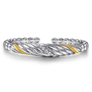 Gabriel & Co. BG5094-6MZJWS sterling silver and 14 karat yellow gold Bujukan bangle, front view of the open gap between bead ends and the twisted front with ribbons