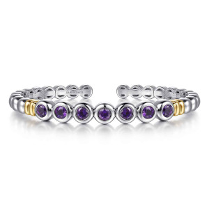 Gabriel & Co. BG5149-57MZJAM sterling silver and 14 karat yellow gold Bujukan bangle, front view of the open cuff showing the row of purple stones between two ribbed bands