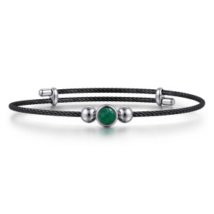Gabriel & Co. BG5426-8SV5GO sterling silver bangle, front view of the green faceted stone between two polished metal beads on the cable