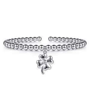 Gabriel & Co. BG5449-57SVJJJ sterling silver Bujukan bangle, front view of the clover hanging below the beads, heart shaped leaves around a bead