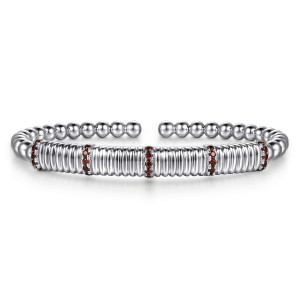 Gabriel & Co. BG5491-57SVJGN sterling silver Bujukan bangle, front view of the ribbed bar crossed by bands of small dark red stones