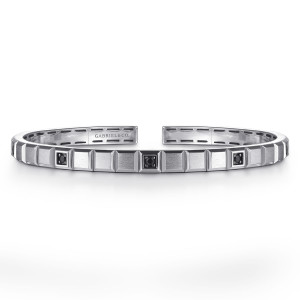 Gabriel & Co. BGM2179-72SVJBS sterling silver Geo men's bangle, front view of the open cuff showing satin blocks and black stones in square frames