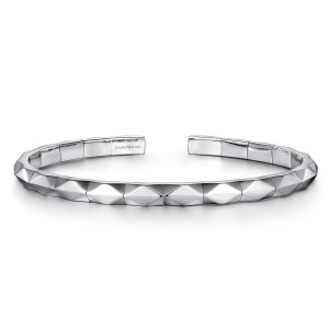 Gabriel & Co. BGM4515-72SVJJJ sterling silver Facets men's cuff bracelet, front view of the pyramid points along the outer edge and the maker's mark inside one end