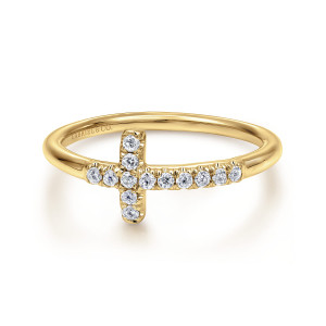 Gabriel & Co. LR50221Y45JJ 14 karat yellow gold Lusso ring, front view of the sideways cross with its long arm lying along the band