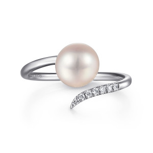 Gabriel & Co. LR51058W45PL 14 karat white gold Kaslique ring, front view of the round pearl above a tapered end set with a row of diamonds