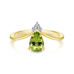 Gabriel & Co. LR51453Y45PE 14 karat yellow gold Color ring, front view of the V peak with the pear stone pointing up to the diamond cluster