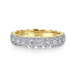 Gabriel & Co. LR51483Y44JJ 14 karat yellow gold Stackable ring, front view of linked diamond clusters on a band with a scalloped inner edge