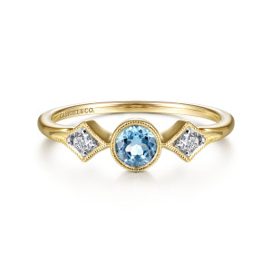 Gabriel & Co. LR51605Y45BT 14 karat yellow gold Color ring, front view of the light blue bezel stone flanked by two kite plates