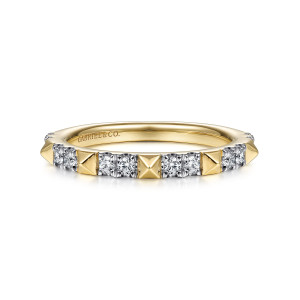 Gabriel & Co. LR51705Y45JJ 14 karat yellow gold Stackable ring, front view of pointed pyramid studs alternating with pairs of diamonds in prong heads