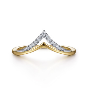 Gabriel & Co. LR51826M45JJ 14 karat white and yellow gold Contemporary ring, front view of the V shaped row of round diamonds above the plain polished V of the band