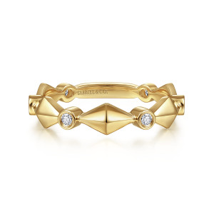 Gabriel & Co. LR51919Y45JJ 14 karat yellow gold Stackable ring, front view of ridged pointed links with round bezel set diamonds between them and the maker's mark inside