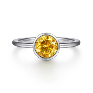 Gabriel & Co. LR52090SVJCT sterling silver Color ring, front view of the round stone in its smooth bezel collar on a plain band