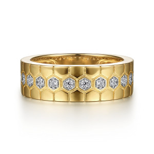 Gabriel & Co. LR52180Y45JJ 14 karat yellow gold Contemporary ring, front view of round diamonds in hexagon beds down the middle of a honeycomb faceted band