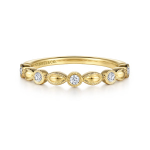 Gabriel & Co. LR52293Y45JJ 14 karat yellow gold Stackable ring, front view of milgrain edged diamond bezels alternating with leaf shaped metal links