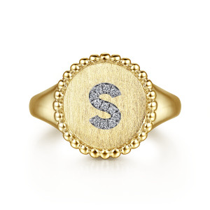 Gabriel & Co. LR52471S-Y45JJ 14 karat yellow gold Bujukan ring, top view of the diamond pave letter S on a brushed round face circled by metal beads