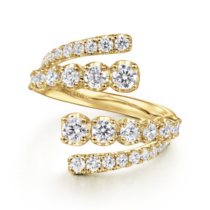 Gabriel & Co. LR52598Y45JJ 14 karat yellow gold Lusso ring, front view of the open ends passing each other with a row of larger prong set stones