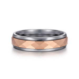 Gabriel & Co. MAR60212TAK4JJJ tantalum and 14 karat rose gold Signature men's wedding band, front view of the faceted center strip framed by two smooth darker rims